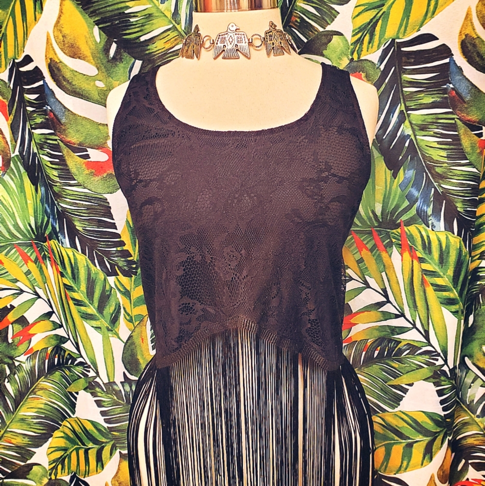 ROMANTIC BOHO LACE TOP WITH FRINGE .